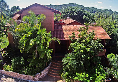 Jardín y alberca Casa San Pancho